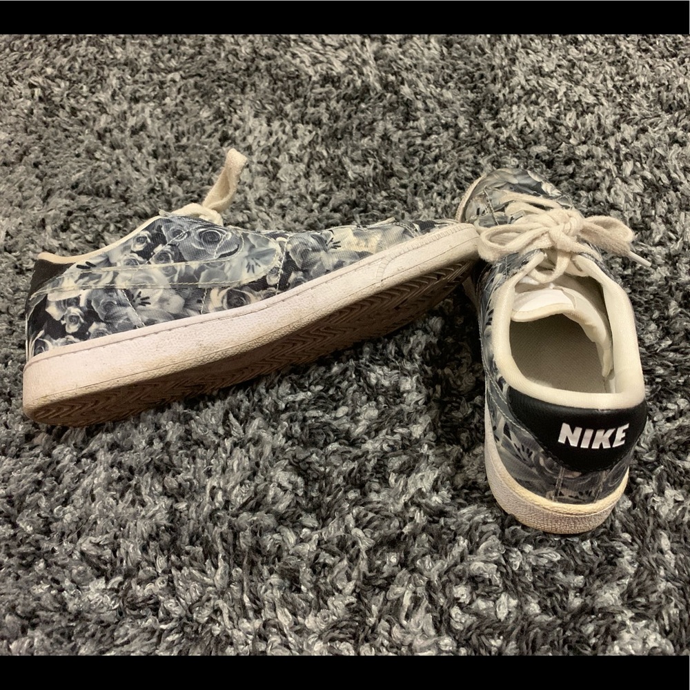 Nike Women’s Casual Floral Shoes